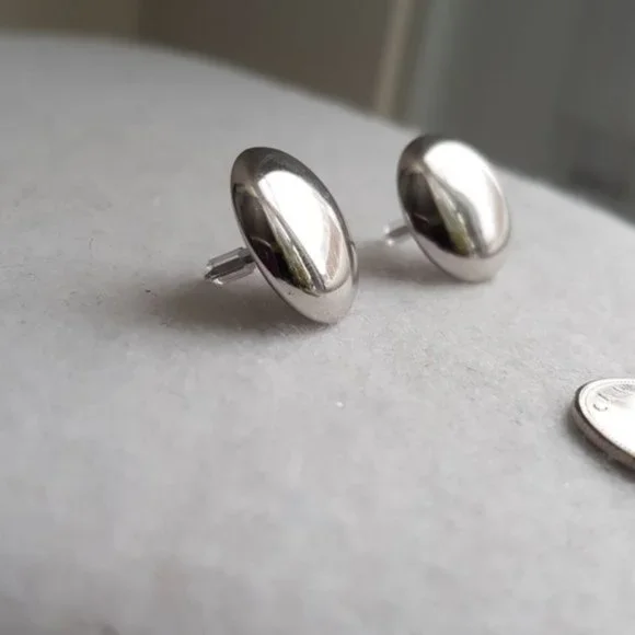 Vintage silver tone round dome stud earrings - Picture 3 of 3